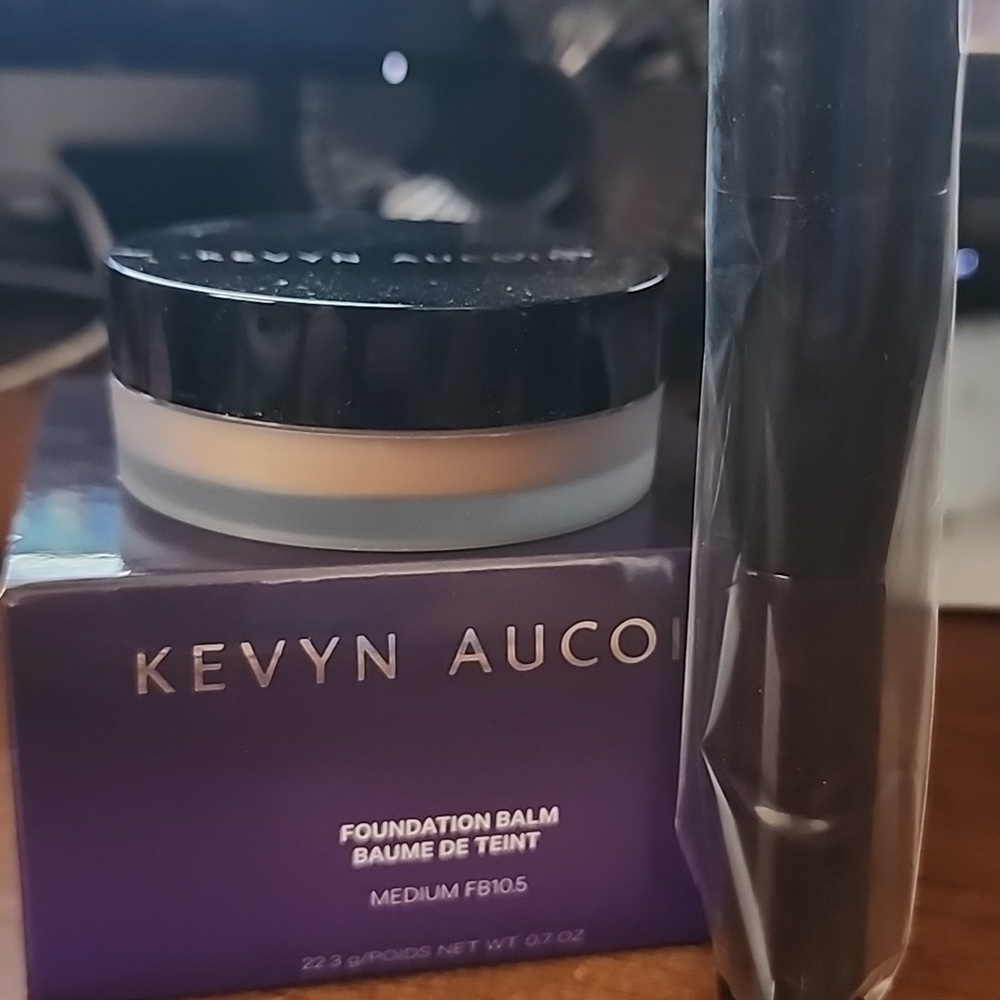 Kevyn Aucoin Foundation Balm Foundation with a Soft Matte Finish Shade 10.5